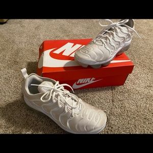 NIKE AIR VAPORMAX PLUS